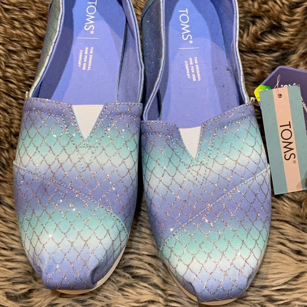 Toms shine iridescent
